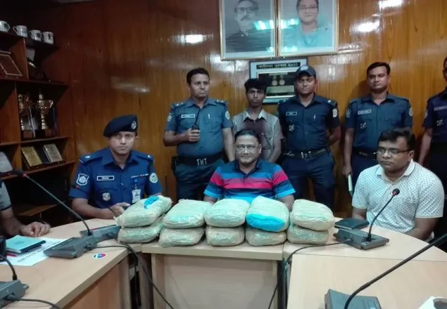 ভোলায় বন্দুক,গুলি ও মাদকসহ গ্রেফতার-৩