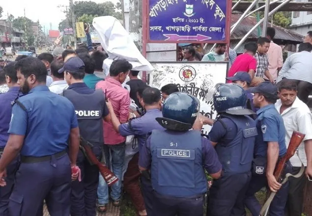 ১৮ জেলায় রোহিঙ্গা ইস্যুতে বিএনপির কর্মসূচিতে বাধা   