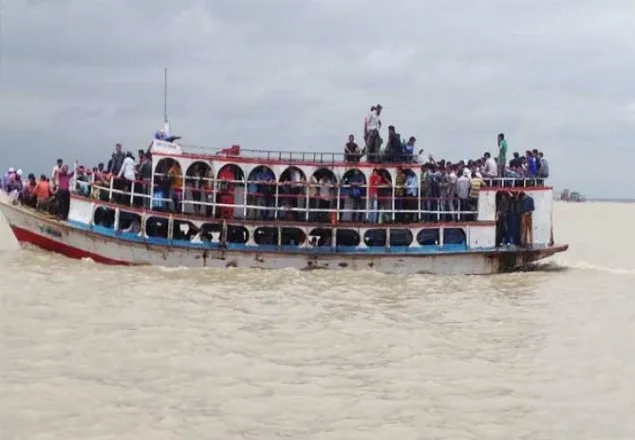 পদ্মা নদীতে ৩ লঞ্চডুবি, নিখোঁজ ২০ 