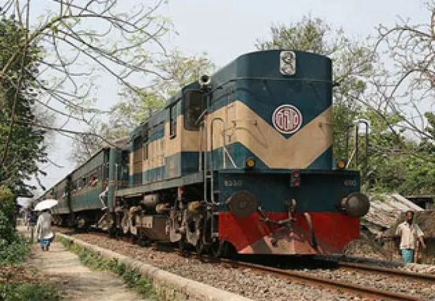  সিটে বসা নিয়ে  পুলিশের গুলি, আহত ৪