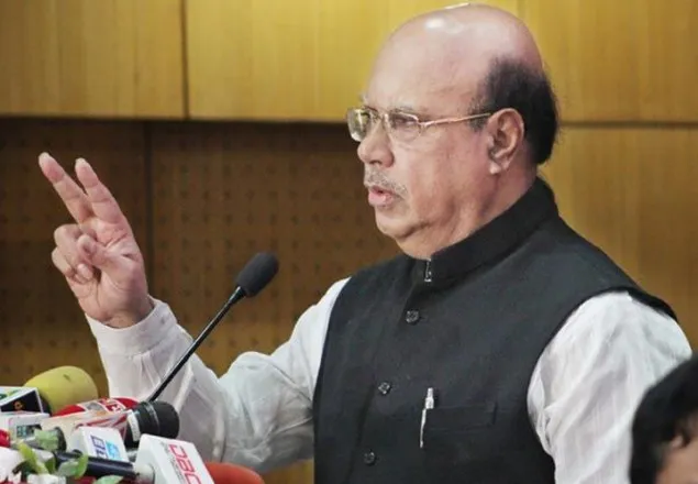 সিদ্দিকুরের হাতে নিয়োগপত্র তুলে দিলেন স্বাস্থ্যমন্ত্রী