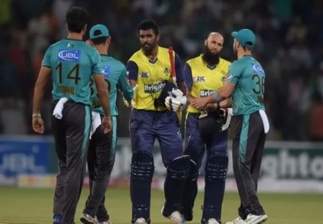 শেষ ওভারের নাটকীয়তায় পাকিস্তানকে হারাল বিশ্ব একাদশ