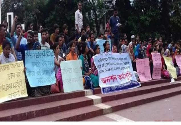 ফের আন্দোলনে নেমেছেন ৭ কলেজ
