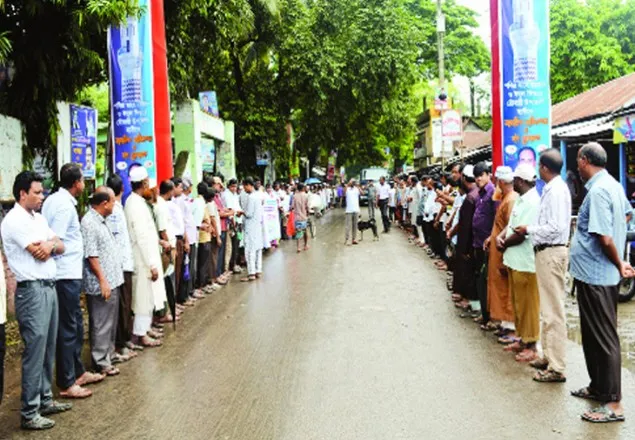 ৬ দফা দাবিতে বরিশালে শিক্ষকরা  মানববন্ধন ও মিছিল