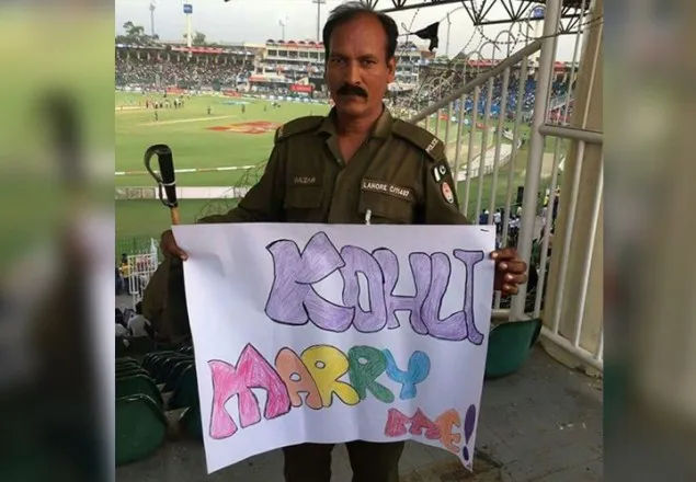 বিরাটকে বিয়ে করতে চান এক পুরুষ পুলিশ!