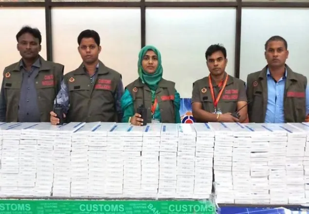শাহজালালে নিষিদ্ধ সিগারেটসহ ৬ ভারতীয় আটক 