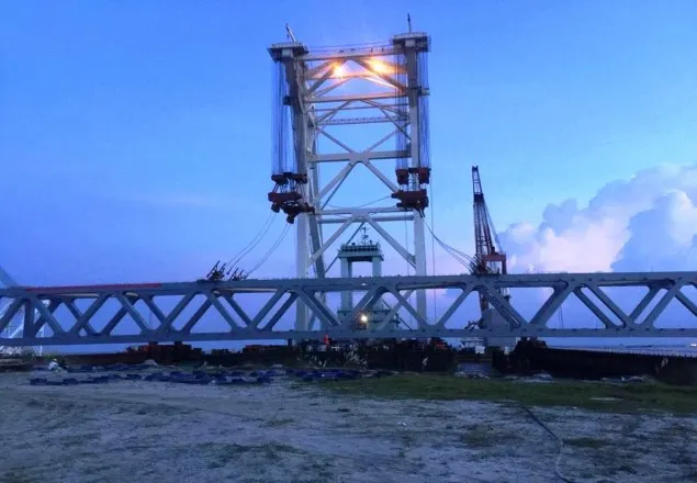 পদ্মায় দুই পিলারের কাজ শেষ, স্প্যান উঠানোর প্রক্রিয়া শুরু