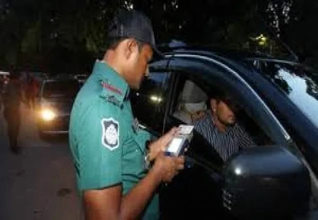  উল্টোপথে গাড়ি: চাকরি গেল সচিবের চালকের