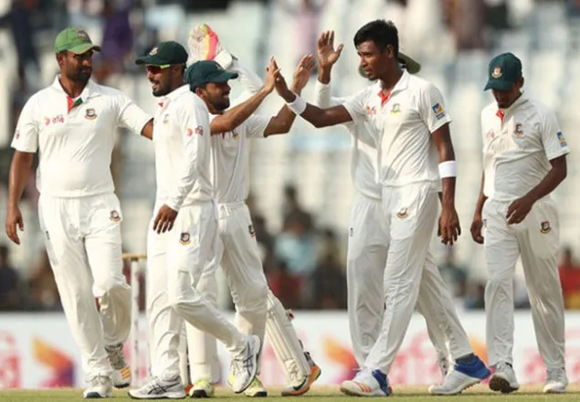 তৃতীয় দিন শেষেও ব্যাকফুটে বাংলাদেশ