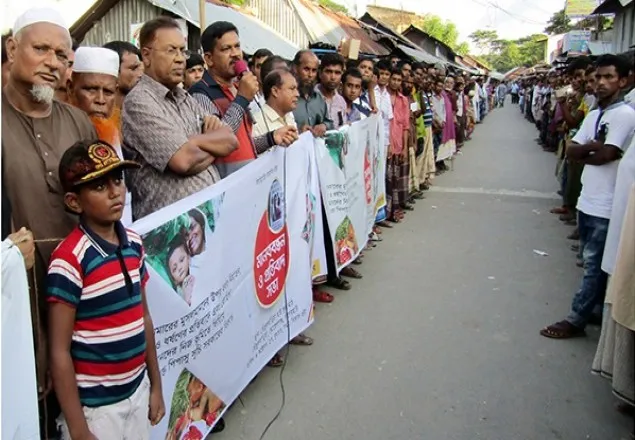 রোহিঙ্গা গণহত্যার প্রতিবাদে মোরেলগঞ্জে মানববন্ধন 