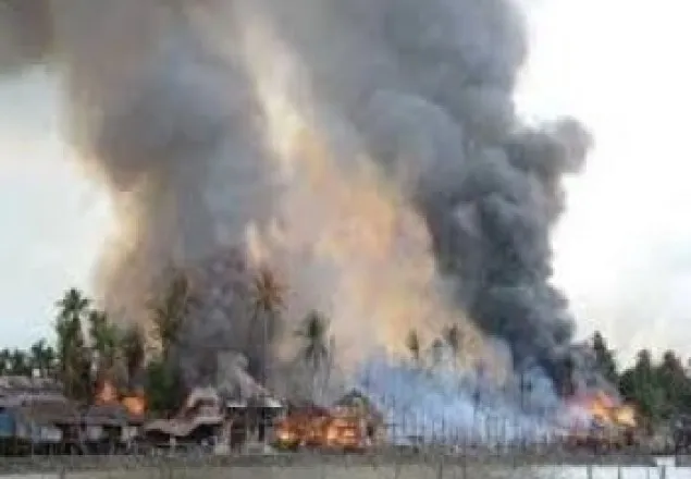রোহিঙ্গাদের পুড়িয়ে মারার হুমকি দিয়ে মাইকিং