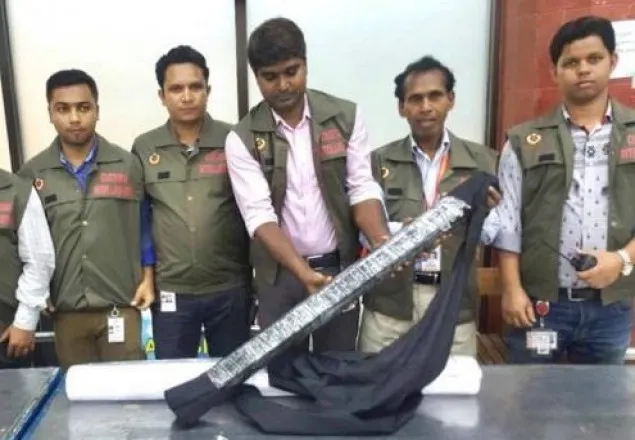 শাহজালালে কাপড়ের ভেতর ৭ কেজি সোনা জব্দ