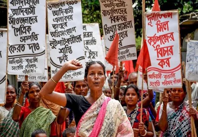 গাইবান্ধায় পৈত্রিক সম্পত্তি ফেরতের দাবিতে সাঁওতালদের বিক্ষোভ
