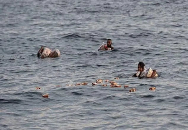 পালাতে গিয়ে রোহিঙ্গাদের নৌকাডুবি, শিশুসহ ১২ লাশ উদ্ধার 