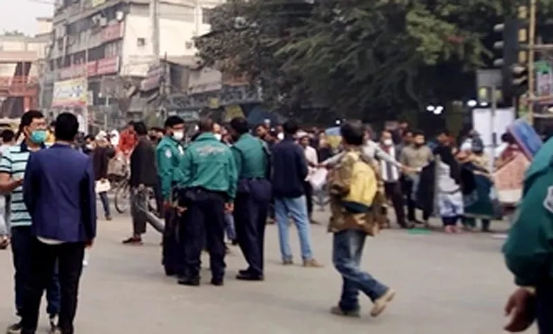 পরীক্ষা স্থগিতের প্রতিবাদে ৭ কলেজ শিক্ষার্থীদের বিক্ষোভ