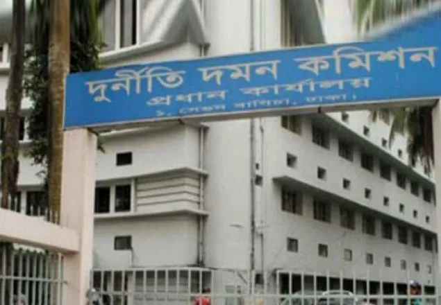 দুদককে ঘুষ দিয়ে গিয়ে মুক্তিযোদ্ধা কমান্ডারসহ আটক ২ 