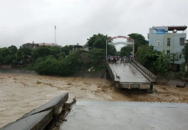 ভিয়েতনামে বন্যা ও ভূমিধসে মৃতের সংখ্যা বেড়ে ৫৪