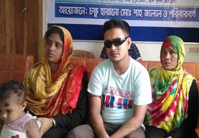 ‘স্ক্রু ড্রাইভার’ দিয়ে খুঁচিয়ে ২ চোখ তুলে নিল পুলিশ 