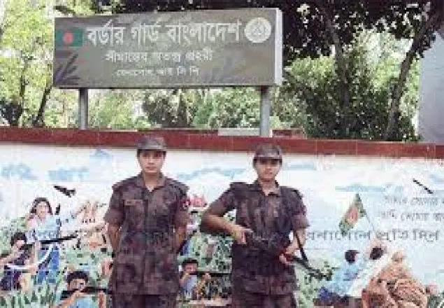 অবৈধভাবে ভারত থেকে  অনুপ্রবেশের সময় ১০ নারী-পুরুষ আটক 
