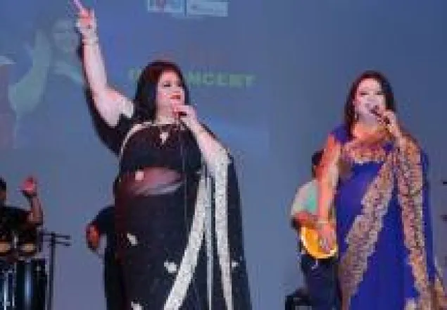 নিউইয়র্কে মঞ্চে গাইলেন বাংলার দুই তারকা