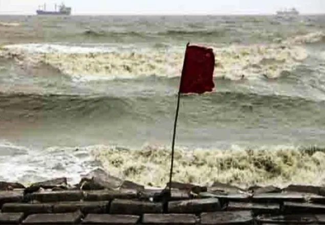 কাঁঠালবাড়ি-শিমুলিয়া নৌরুটে সব ধরনের নৌযান চলাচল বন্ধ