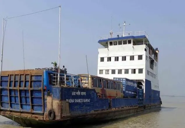 পাটুরিয়া-দৌলতদিয়ায় ফেরি চলাচল বন্ধ, ৪ শতাধিক যানবাহন আটকা   