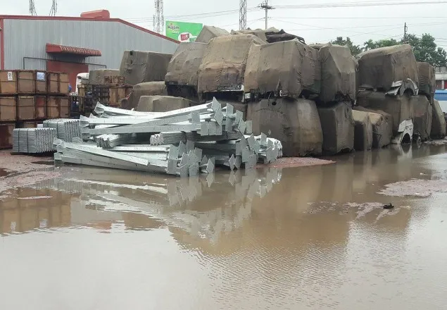 বেনাপোলে কোটি টাকার মালামাল নষ্ট হতে শুরু করেছে