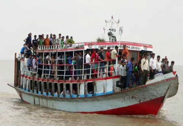 সাড়ে ৪২ ঘণ্টা পর দৌলতদিয়া-পাটুরিয়ায় লঞ্চ চলাচল শুরু 