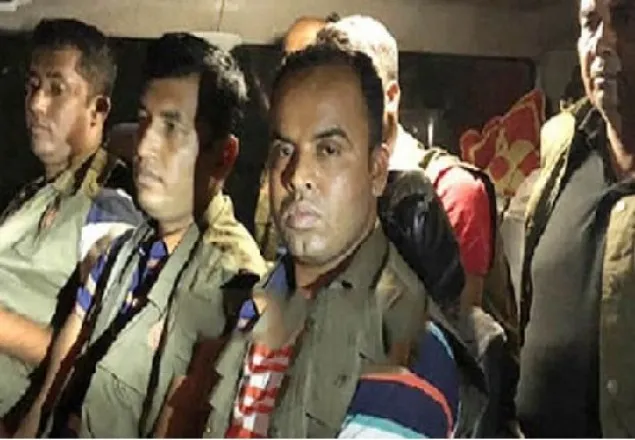 যেভাবে সেনাদের হাতে আটক হলো গোয়েন্দা পুলিশ