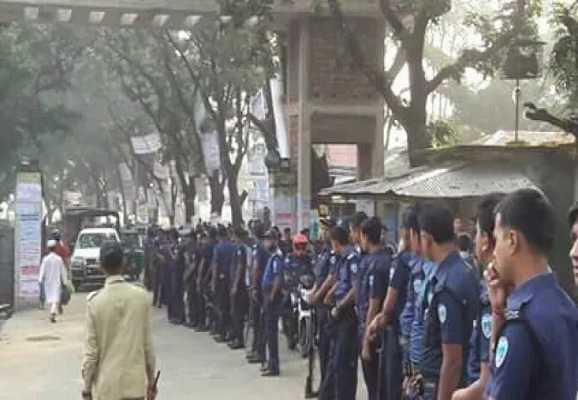 চবিতে কঠোর নিরাপত্তায় ভর্তি যুদ্ধ শুরু