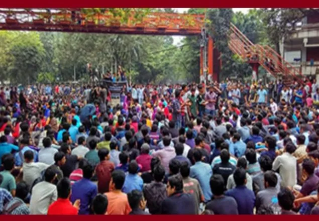 নিরাপত্তা’সহ ৮ দফা দাবিতে বুয়েট শিক্ষার্থীদের সড়ক অবরোধ  