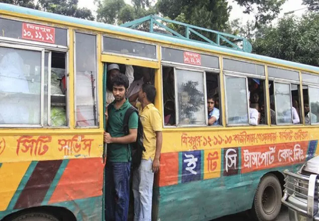 রাজধানীর বাসে ভাড়া নৈরাজ্য বন্ধ হচ্ছে না?