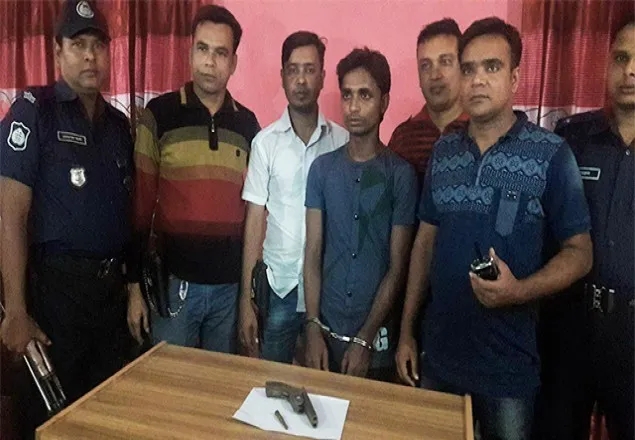বেনাপোলে পিস্তল,গুলি সহ অস্ত্র ব্যবসায়ী আটক