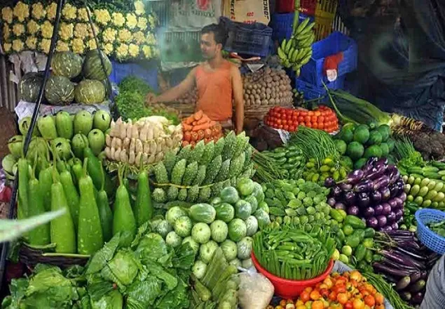  সবজির বাজার ক্রেতাদের নাগালের বাইরে