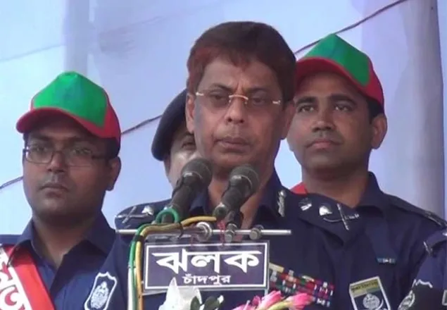 বিশেষ মহল বিভ্রান্তি সৃষ্টি করছে, তারা চায় সরকারের পতন: আইজিপি