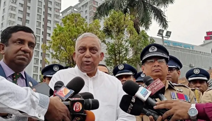 বঙ্গবন্ধুর পলাতক খুনিদের ফিরিয়ে আনার চেষ্টা চলছে : স্বরাষ্ট্রমন্ত্রী