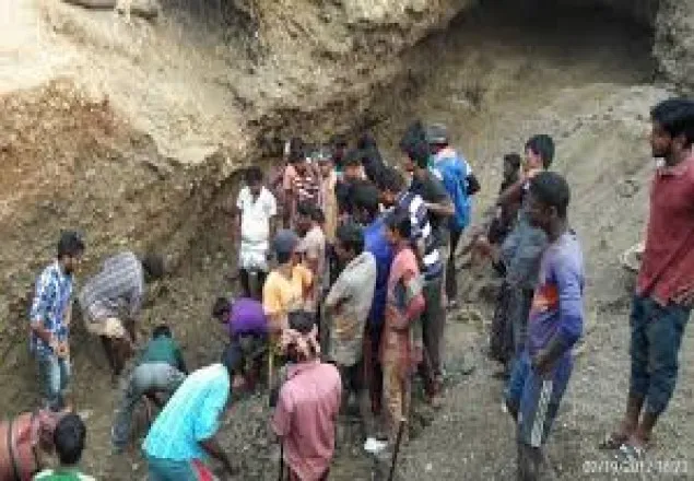 জাফলংয়ে মাটি ধসে পাথর শ্রমিক নিহত
