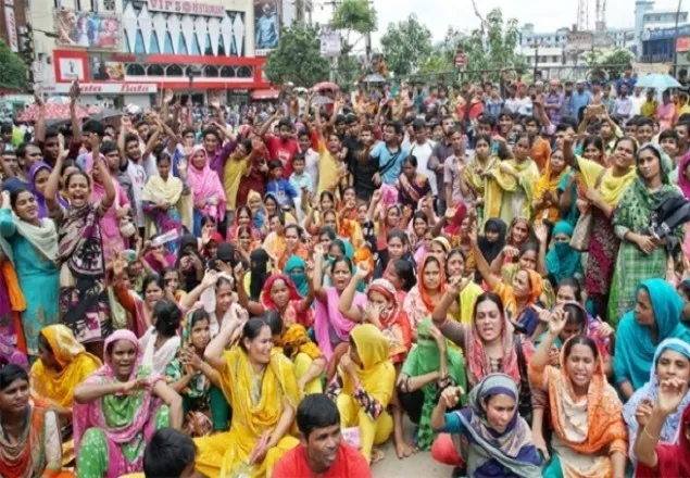 মিরপুরে পোশাক শ্রমিকদের সড়ক অবরোধ 