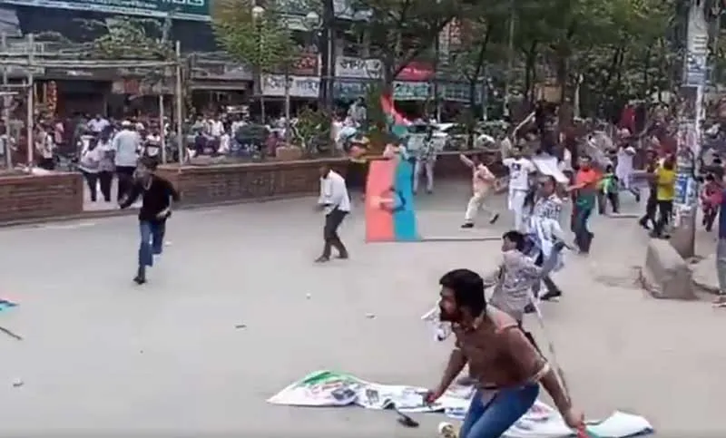 নারায়ণগঞ্জে বিএনপি-পুলিশ সংঘর্ষ চলছে