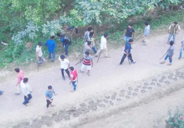 বেরোবিতে ছাত্রলীগের দুই গ্রুপে ধাওয়া-পাল্টা ধাওয়া: অস্ত্রের মহড়া