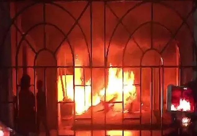 ভারতে শিক্ষার্থীর আত্মহত্যা, প্রতিবাদে বিশ্ববিদ্যালয়ে আগুন