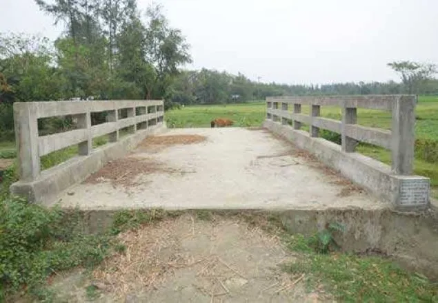 সুবর্ণচরে সড়ক ছাড়াই তৈরি কালভার্ট