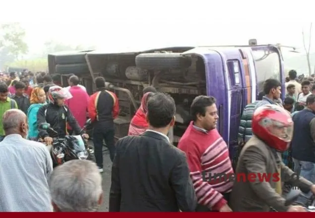 ঠাকুরগাঁওয়ে বাস উল্টে নিহত ৩, অজ্ঞাত ২   