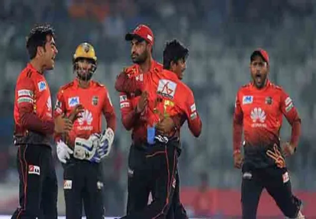খুলনাকে উড়িয়ে দুইয়ে উঠে এলো কুমিল্লা