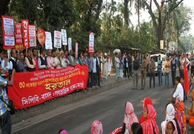 বাম দলের নিরুত্তাপ হরতাল চলছে