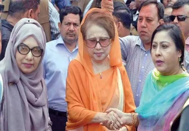 খালেদা জিয়ার বিরুদ্ধে গ্রেফতারি পরোয়ানা