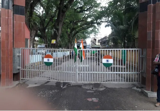 বেনাপোলে আমদানি-রফতানি বন্ধ, শতশত ট্রাক আটকা 