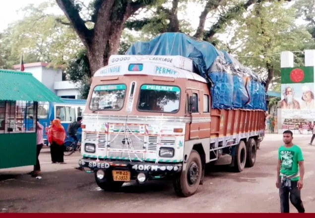 ৩ দিন পর বেনাপোল স্থলবন্দরের ধর্মঘট প্রত্যাহার     