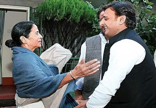 বিজেপি বিরোধী লড়াইয়ে আমরা মমতার সঙ্গে আছি: অখিলেশ যাদব