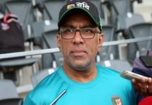 ঢাকায় আসলেন হাথুরুসিংহে